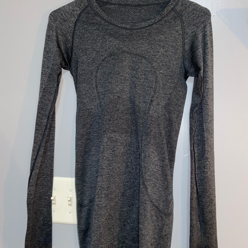 Lululemon swiftly tech long sleeve size 4 dark grey